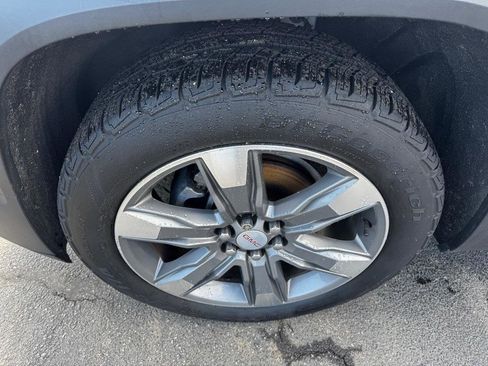 Used 2018 GMC Acadia SLT w/ LPO, Floor Liner Package image 2