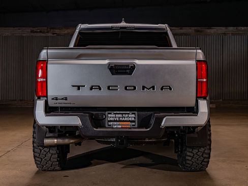 Used 2026 Toyota Tacoma TRD Sport image 8