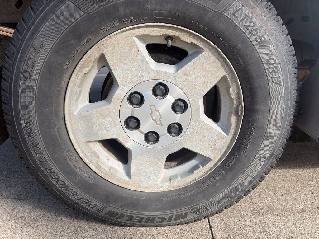 Used 2006 Chevrolet Silverado 1500 LT w/ Light Duty Power Package AWD/4WD image 6