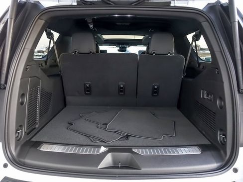 New 2026 Chevrolet Suburban Premier image 8