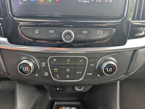 Used 2023 Chevrolet Traverse LT FWD image 15