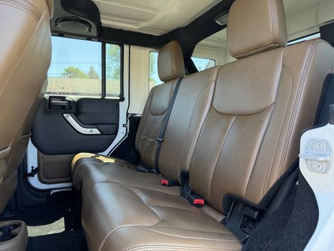 Used 2014 Jeep Wrangler Unlimited Sahara w/ Max Tow Package AWD/4WD image 3