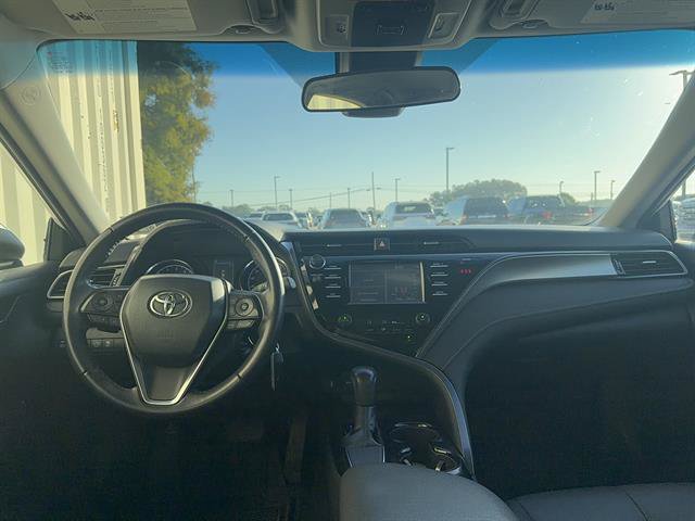Used 2019 Toyota Camry SE FWD image 3