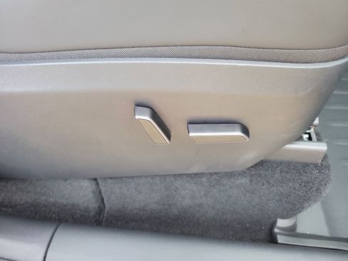 Used 2023 Tesla Model Y Long Range image 9