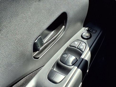 Used 2025 Nissan Kicks Play S FWD image 18