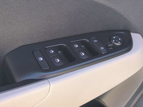 Used 2025 Hyundai Venue SEL FWD image 13