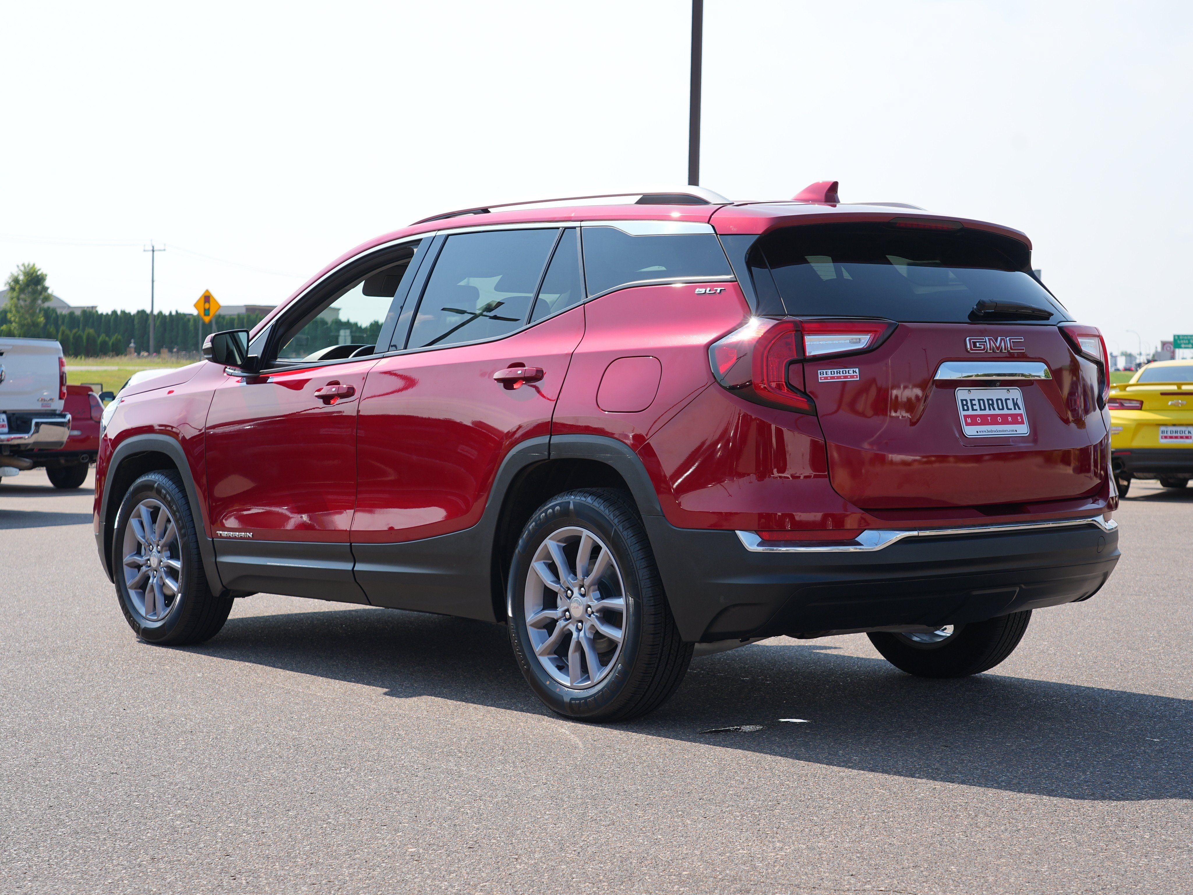 Used 2023 GMC Terrain SLT AWD/4WD image 5