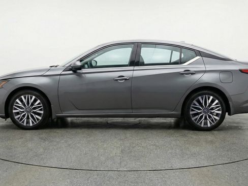 Used 2025 Nissan Altima 2.5 SV image 5