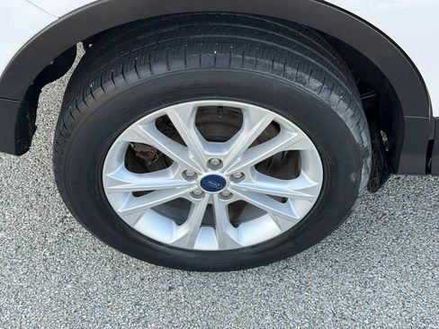 Used 2017 Ford Escape SE w/ SE Cold Weather Package AWD/4WD image 11