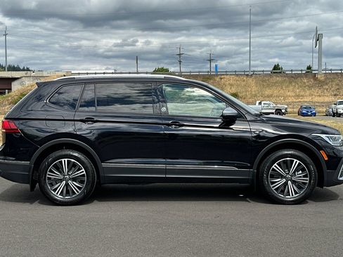 Used 2024 Volkswagen Tiguan Wolfsburg Edition AWD/4WD image 2