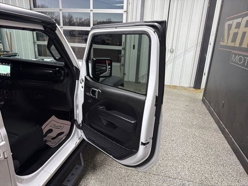 Used 2022 Jeep Wrangler Unlimited Sport image 27