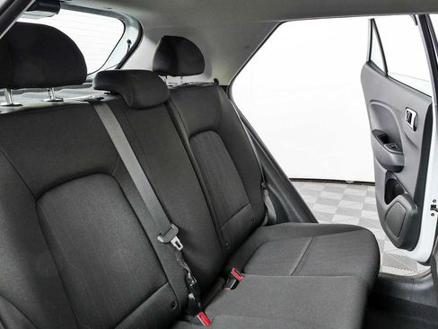 Used 2023 Hyundai Venue SE FWD image 13