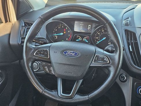 Used 2019 Ford Escape SEL image 31