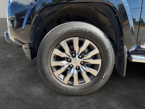 Used 2021 Toyota Tacoma Limited AWD/4WD image 4