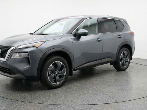 Used 2025 Nissan Rogue SV AWD/4WD image 3