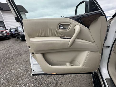 Used 2014 INFINITI QX80 4WD w/ Deluxe Touring Package image 11