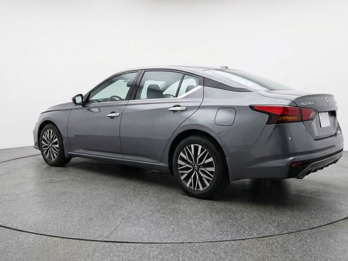Used 2025 Nissan Altima 2.5 SV image 6