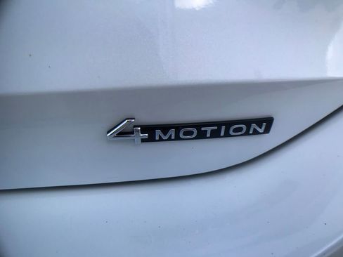 Used 2025 Volkswagen Tiguan SE R-Line image 30