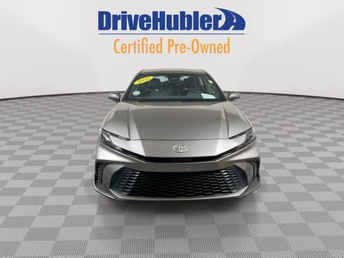 Used 2025 Toyota Camry SE image 3