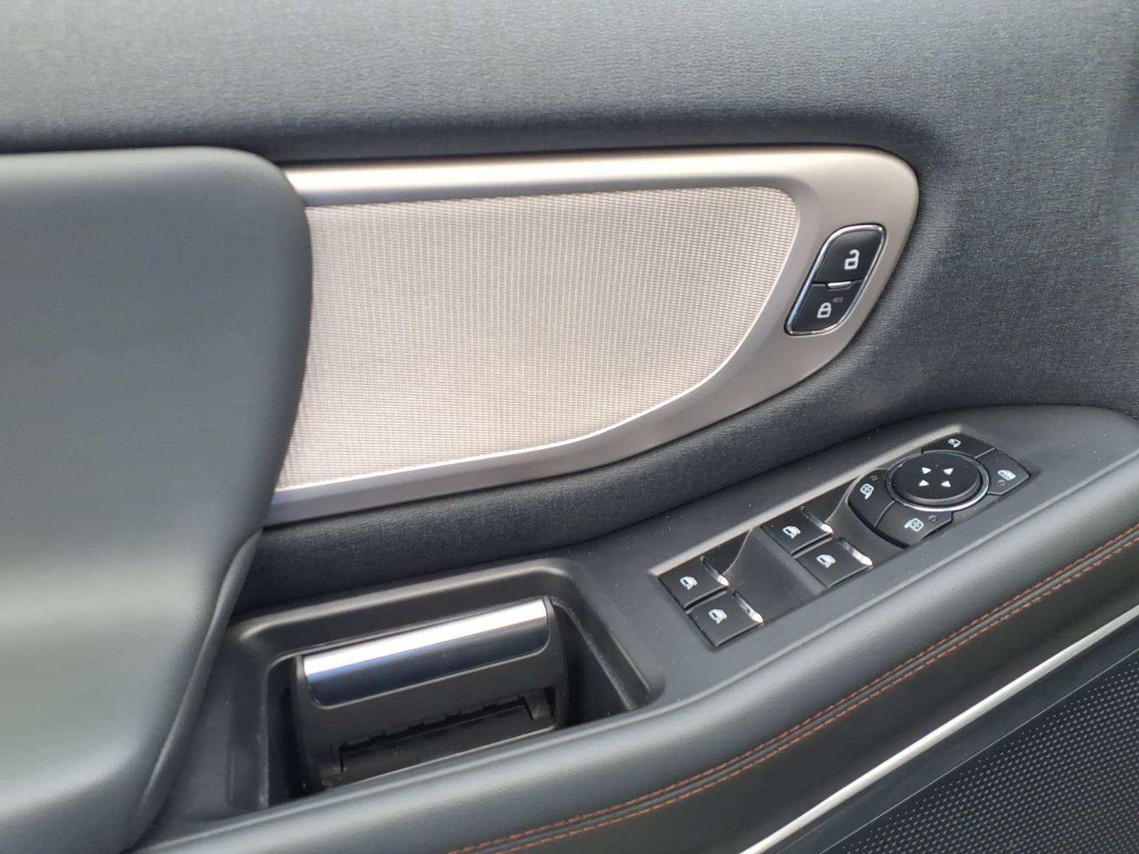 Used 2025 Ford Expedition Max Active AWD/4WD image 9
