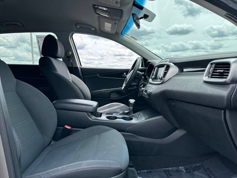 Used 2019 Kia Sorento AWD V6 image 22