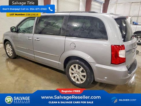 Used 2014 Chrysler Town & Country Touring w/ Driver Convenience Group FWD image 3