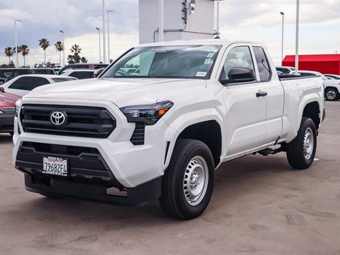 Certified 2025 Toyota Tacoma SR w/ Towing Package RWD image 3