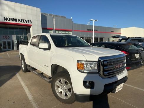 Used 2018 GMC Canyon SLE w/ SLE Convenience Package image 2