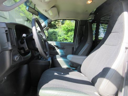 Used 2020 GMC Savana 2500 w/ Driver Convenience Package RWD image 30