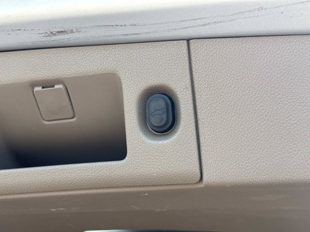 Used 2018 Chevrolet Tahoe LT RWD image 16