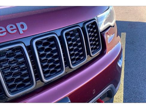 Used 2017 Jeep Grand Cherokee Trailhawk w/ Trailhawk Luxury Group AWD/4WD image 32