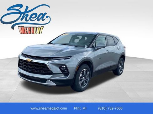 Certified 2025 Chevrolet Blazer LT FWD image 1