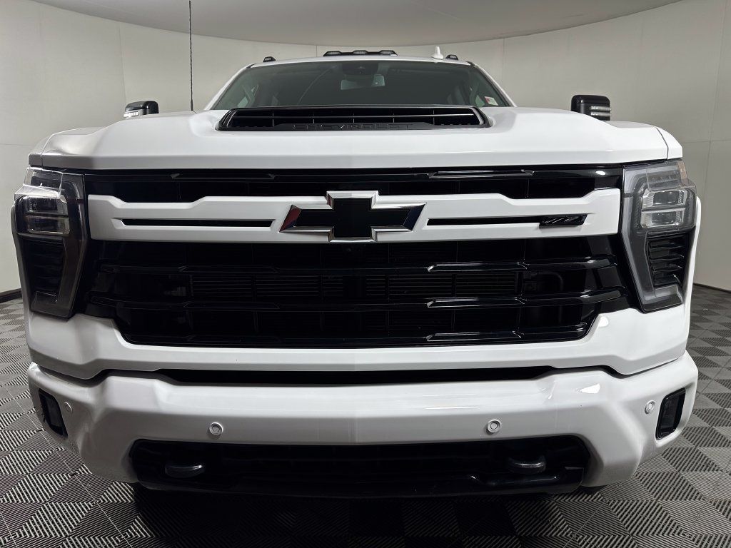 Used 2024 Chevrolet Silverado 2500 LTZ w/ LTZ Plus Package AWD/4WD image 8
