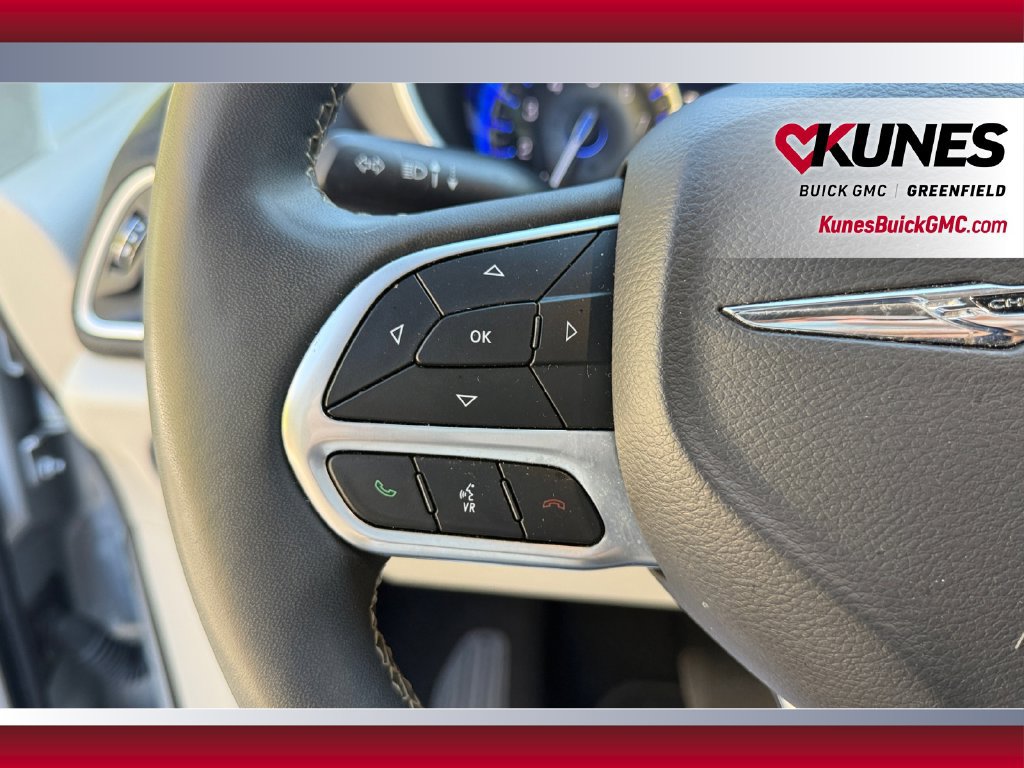 Used 2024 Chrysler Pacifica Touring-L FWD image 17