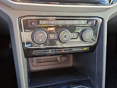 Used 2022 Volkswagen Atlas Cross Sport SE w/ Panoramic Sunroof Package image 15