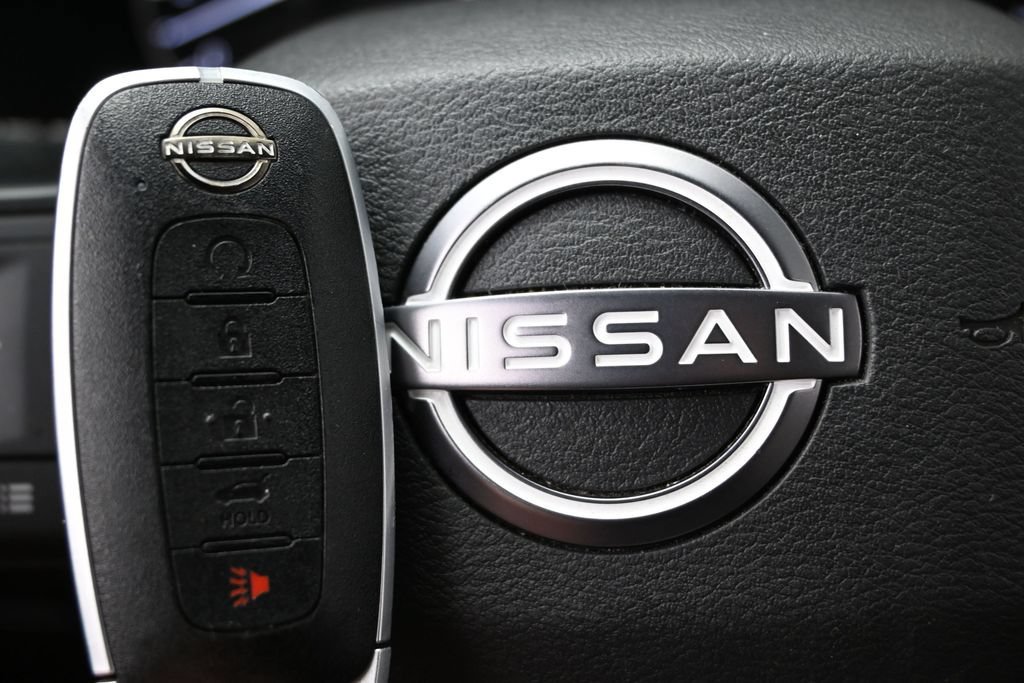 Used 2025 Nissan Rogue SV AWD/4WD image 43