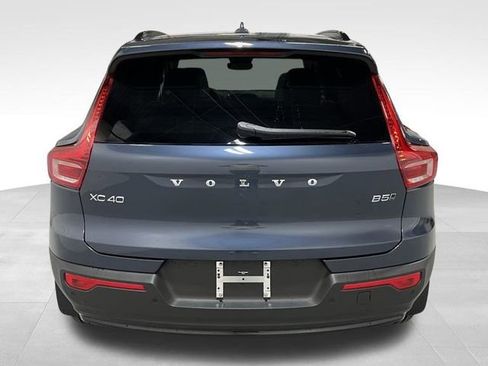 Used 2026 Volvo XC40 B5 Ultra w/ Protection Package Premier image 9