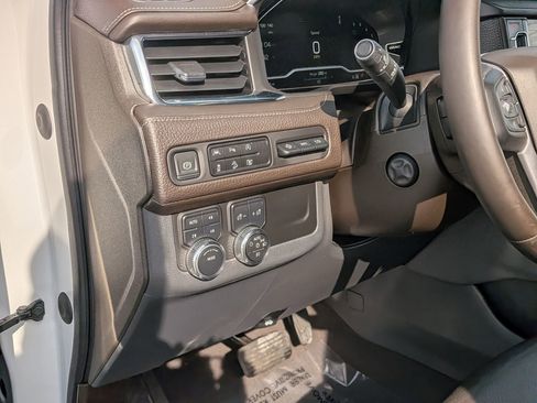 Used 2023 GMC Yukon Denali image 16