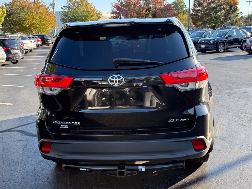 Used 2017 Toyota Highlander XLE w/ Carpet Mat Package AWD/4WD image 7
