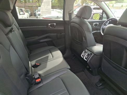 Used 2023 Kia Sorento S w/ Panoramic Sunroof Package image 16