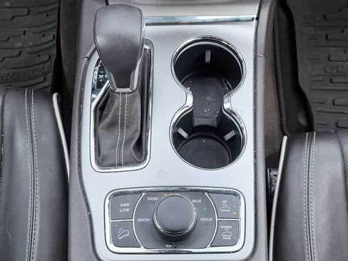 Used 2018 Jeep Grand Cherokee Overland AWD/4WD image 20