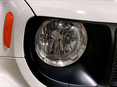 Used 2021 Jeep Renegade Latitude image 4