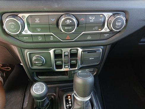 New 2025 Jeep Gladiator Sport image 46