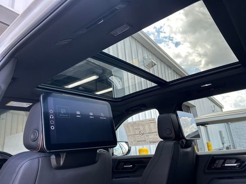 New 2026 GMC Yukon XL AT4 image 19