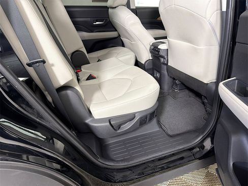 Used 2024 Toyota Grand Highlander Limited image 16