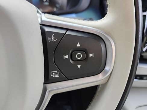 Used 2020 Volvo XC60 T8 Momentum w/ Protection Package Premier image 19