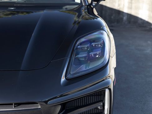 Certified 2025 Porsche Panamera RWD image 16
