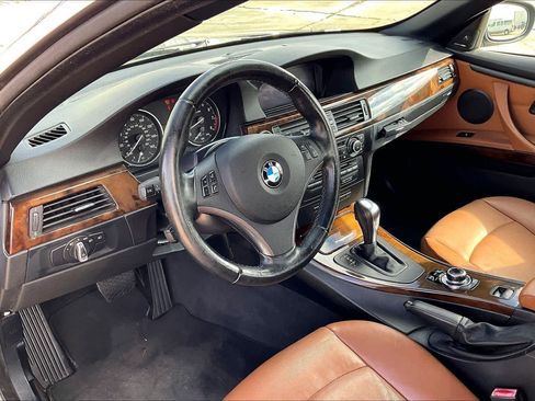 Used 2013 BMW 328i Convertible image 16