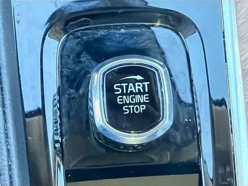 Used 2024 Volvo XC90 B5 Plus image 35