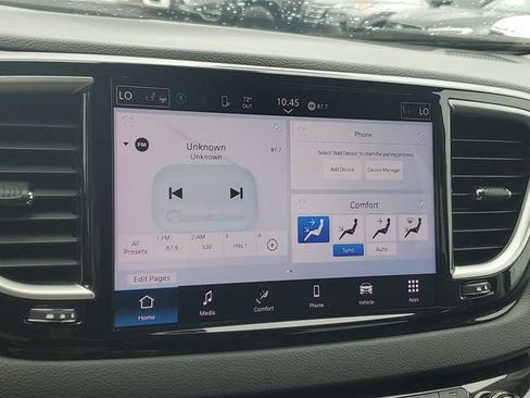 Used 2023 Chrysler Pacifica Touring-L FWD image 24